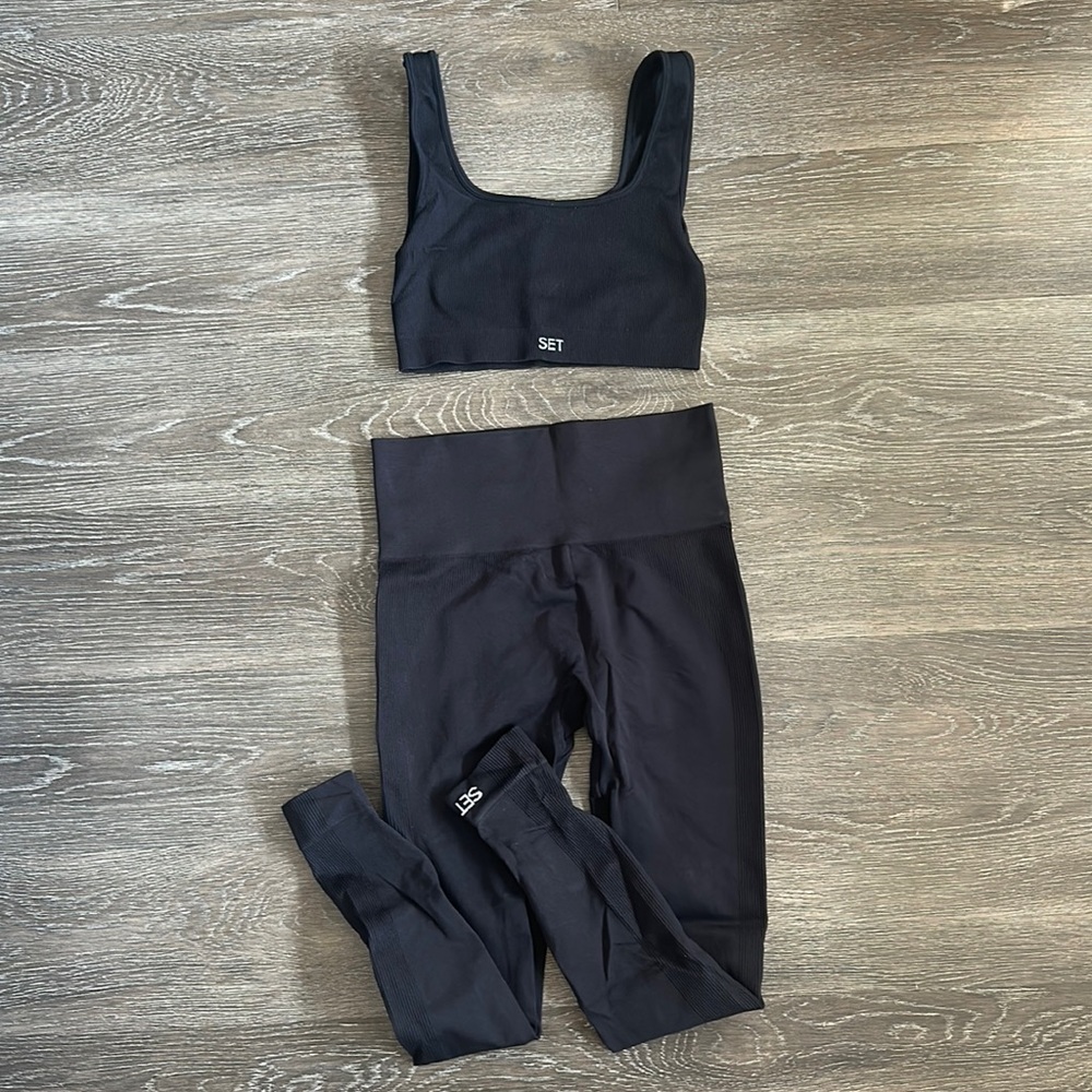 SET Active Black top & leggings